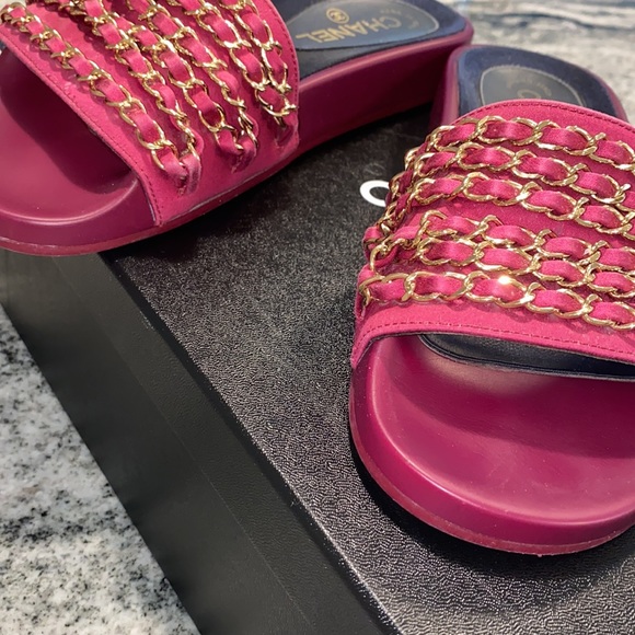 Chanel chain poolslides🌊 - Picture 6 of 10